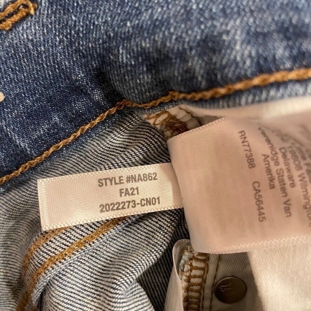 Madewell Button Front 9 Inch Mid Rise Skinny Jeans in Varney Wash - Picture 7 of 9